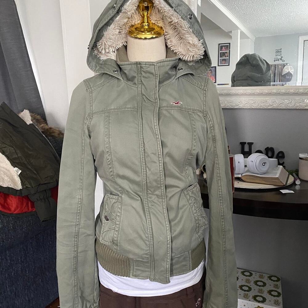 Hollister fur jacket size med